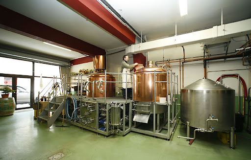 Photo des cuves au début de la brasserie